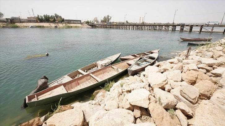 Irak’ta Fırat Nehri’nin geleneksel ahşap kayıkları zamana direniyor