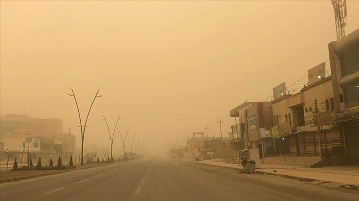 Irak’ta kum fırtınası nedeniyle eğitime ara verildi