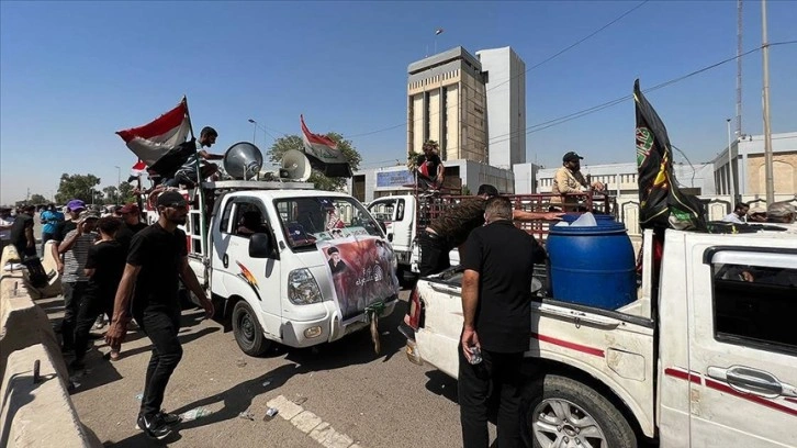 Irak'ta Sadr yanlıları Bağdat ve güney kentlerde sokaklara döküldü