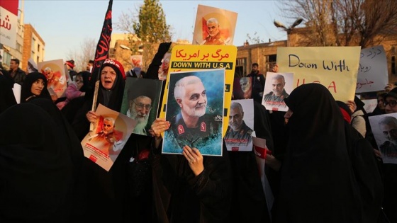 İran'da Dışişleri Bakanı'nın 'ABD ile müzakere açıklamaları' protesto edildi