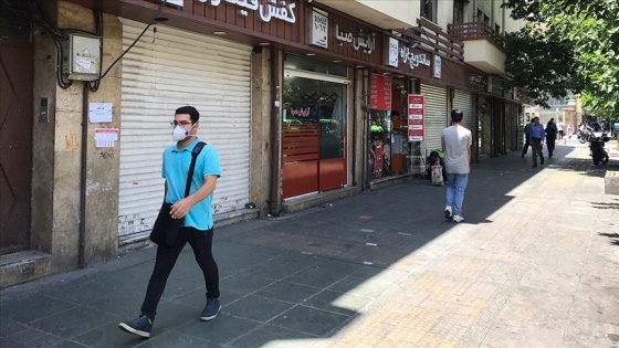 İran'da Kovid-19'a karşı maske takma zorunluluğu getiriliyor