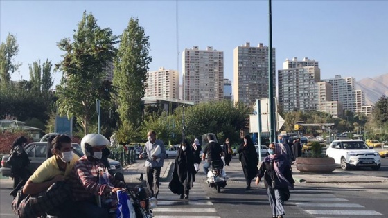 İran'ın başkenti Tahran'da vaka artışları kısıtlamaları geri getirdi