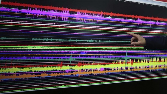 İran'ın Türkiye sınırında 4,4 büyüklüğünde deprem