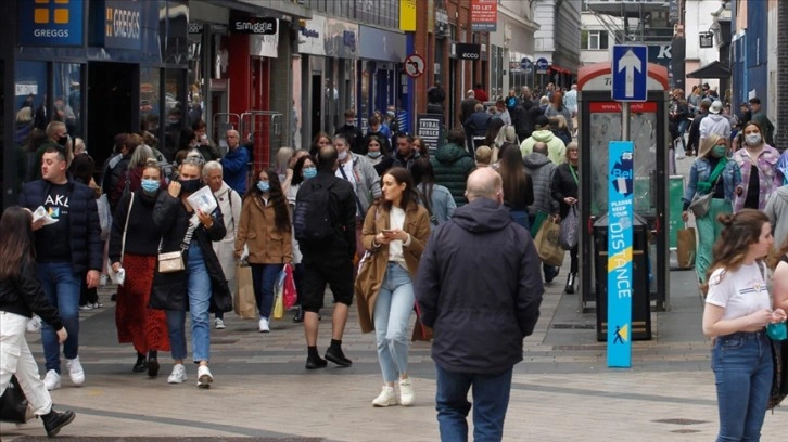 İrlanda'da Kovid-19 kısıtlamalarının çoğu kaldırıldı