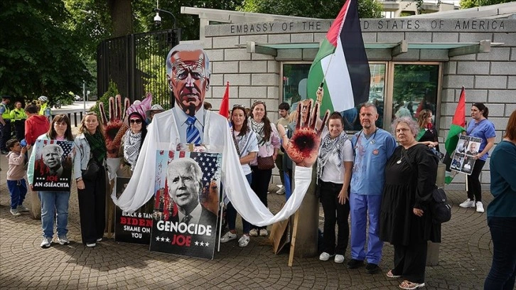 İrlanda'nın başkenti Dublin'de sağlık çalışanlarından Filistin'e destek gösterisi