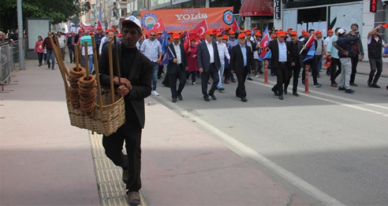 İşçiler yürüdü, onlar çalışmaya devam etti