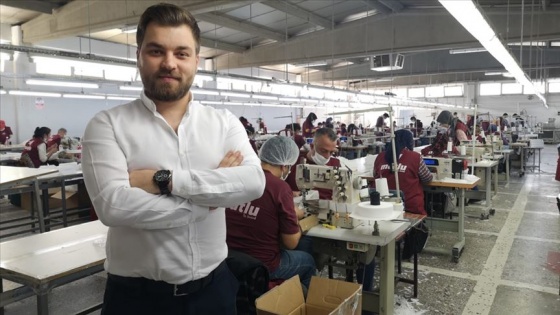 İşçileri için fabrikasını maske üretim merkezine çevirdi