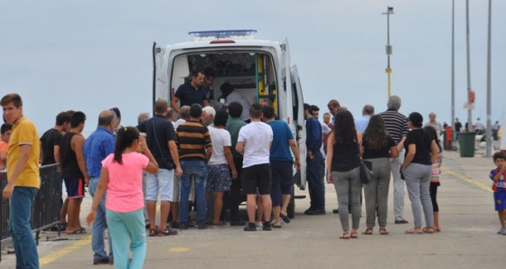 İskeleden denize düşen kişiyi vatandaşlar kurtardı