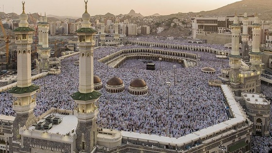 'İslam şehirleri'nin fotoğraf arşivini oluşturuyor