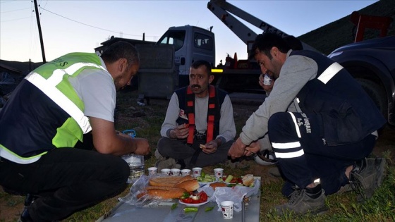 İşleri uğruna dağ başında iftar açıyorlar