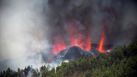 İspanya'nın Kanarya Adaları'ndaki La Palma Yanardağı faaliyete geçti