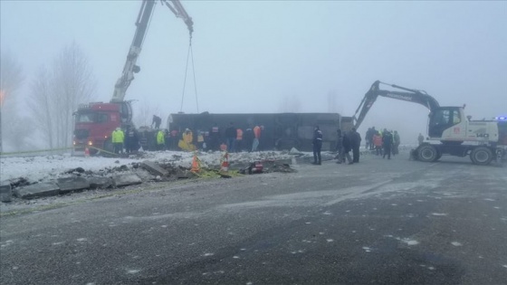 Isparta'da yolcu otobüsü devrildi: 29 yaralı