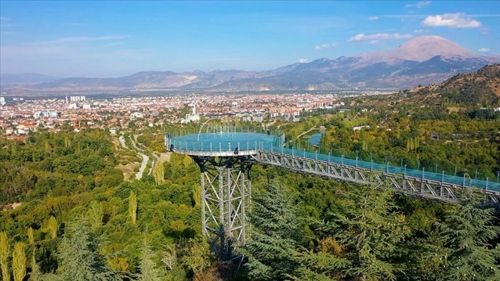 Isparta'da Kirazlıdere Cam Seyir Terası 450 bin misafir ağırladı