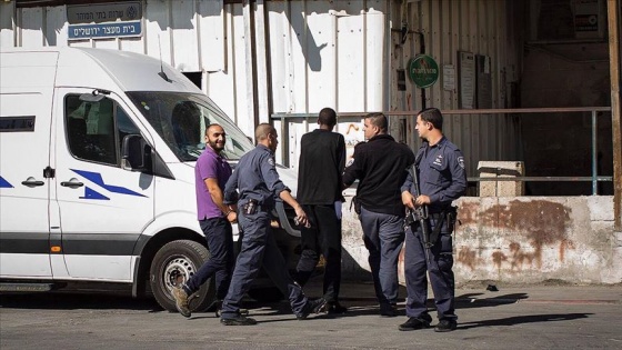 İsrail AA muhabirini yeniden sınır dışı merkezine götürüyor