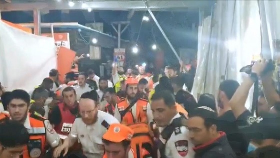 İsrail'de Lag BaOmer Bayramı kutlamalarında sahnenin çökmesi sonucu 20'si ağır 50 kişi yaralandı