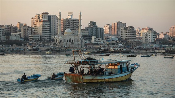 İsrail Gazzeli balıkçıların avlanma mesafesini 15 mile çıkardı
