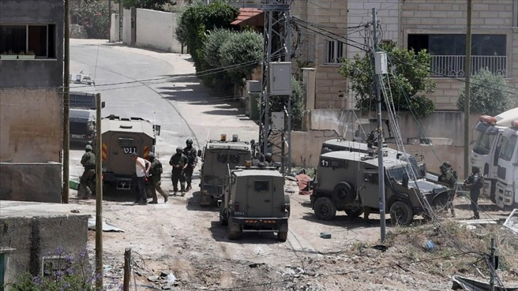 İsrail güçleri, işgal altındaki Batı Şeria'da çok sayıda kente baskın düzenledi