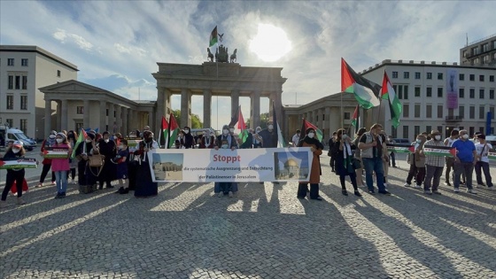 İsrail'in Filistinlilere yönelik saldırıları Berlin'de protesto edildi