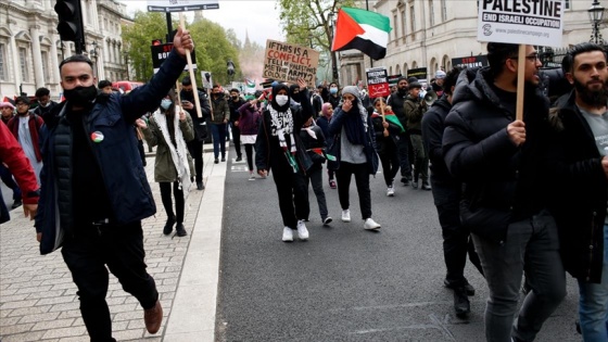 İsrail'in Filistinlilere yönelik saldırıları Londra'da protesto edildi