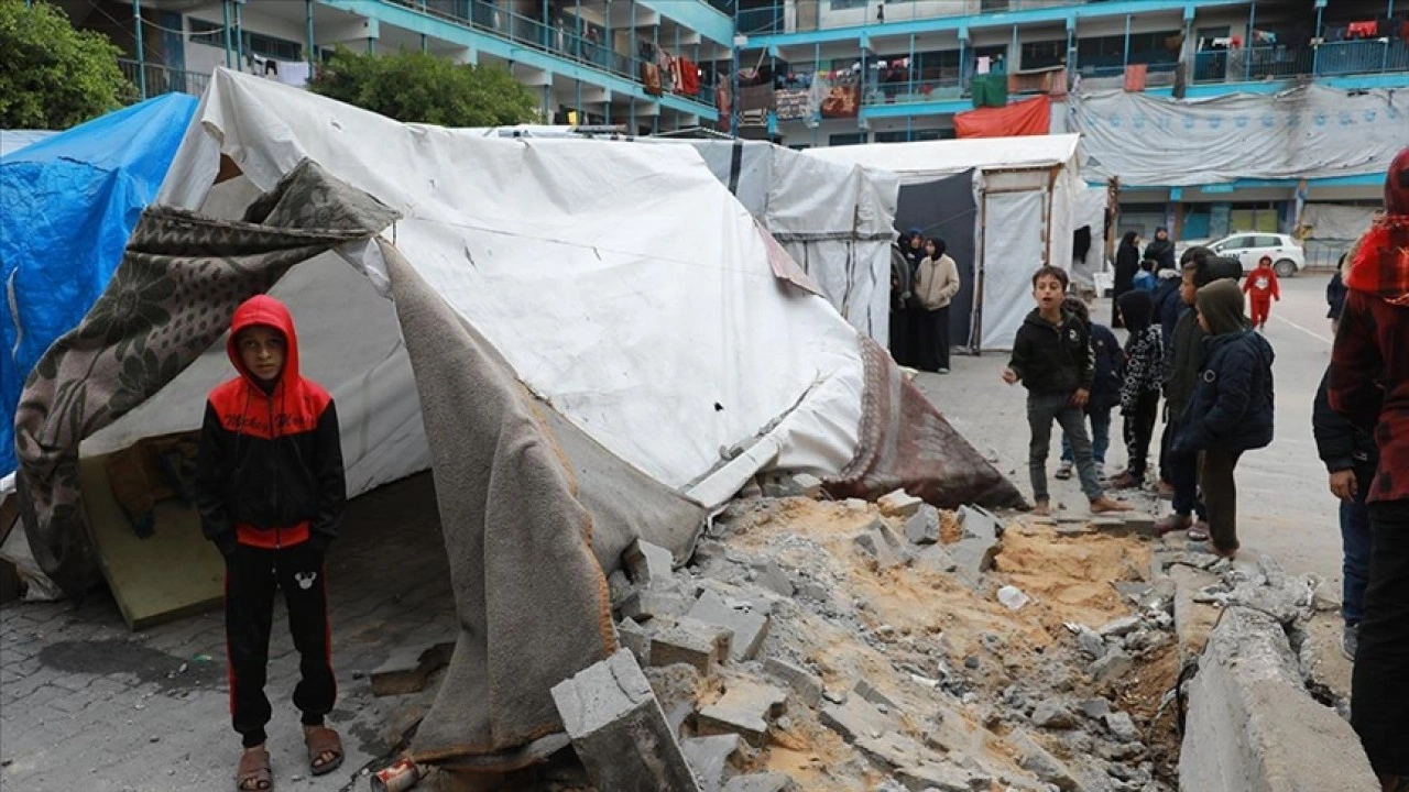 İsrail'in Gazze'ye düzenlediği saldırılarda en az 12 Filistinli hayatını kaybetti