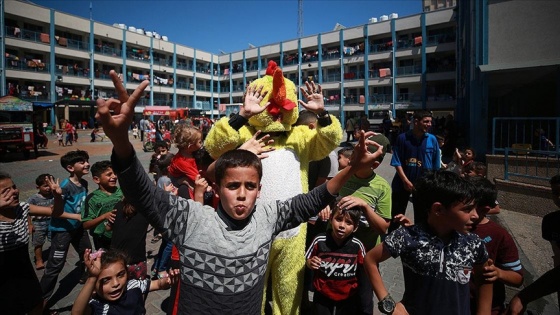İsrail'in saldırıları sebebiyle Gazze'deki yüzlerce Filistinli okullara sığındı