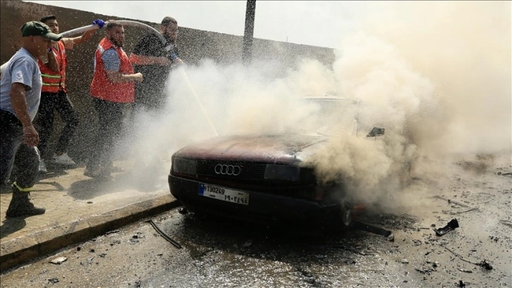 İsrail, Lübnan'ın güneyinde iki sivil savunma aracını hedef aldı