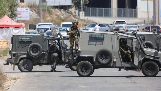 İsrail ordusu Ramallah'ın batı girişini kapattı