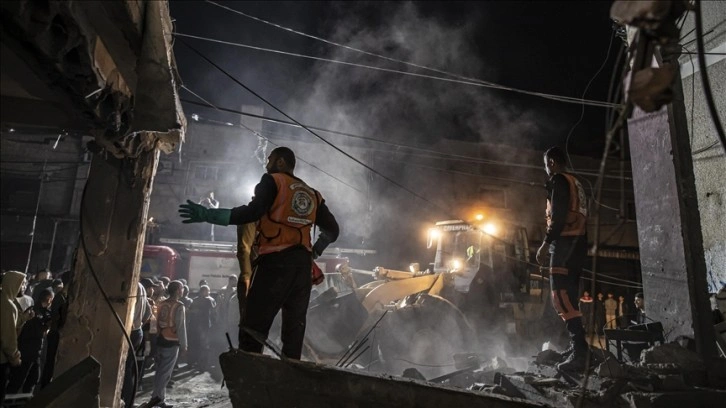 İsrail ordusunun Gazze'de 2 evi bombalaması sonucu 8 Filistinli hayatını kaybetti