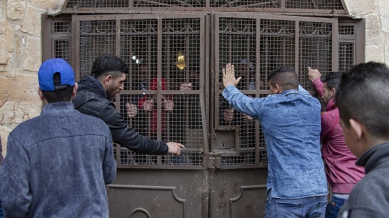 İsrail polisi Aksa'nın Rahmet Kapısı'nı açan Şeyh Selheb'i gözaltına aldı