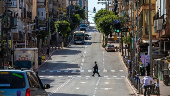 İsrail yeni vakalardaki artış nedeniyle Kovid-19 önlemlerini gevşetmeyi durdurdu