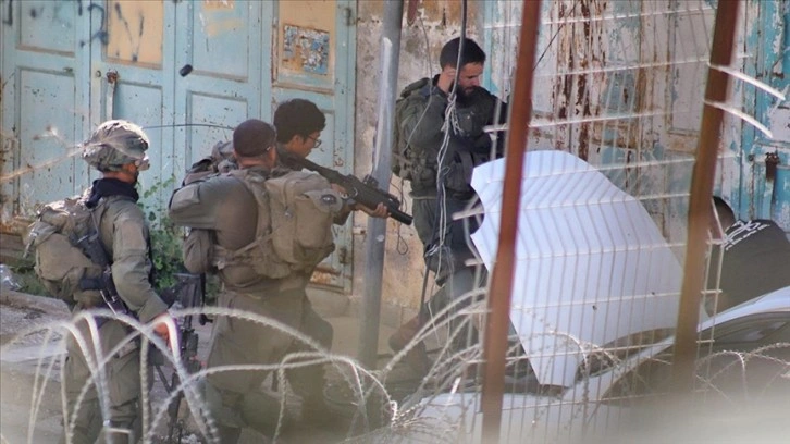 İsrail'deki bir gözaltı merkezinde tutulan Filistinlilere insanlık dışı muamele