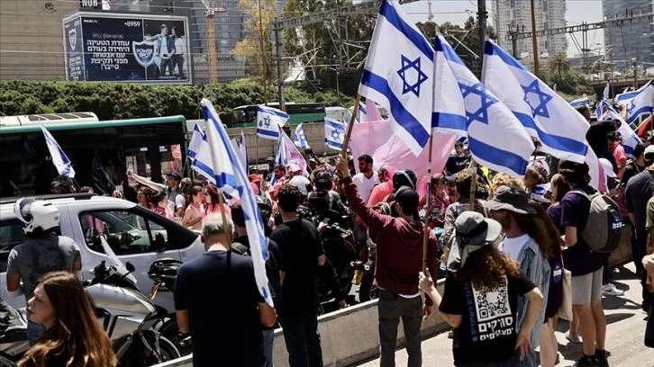 İsraililer, hükümetin yargı düzenlemesine karşı protestoların 18. haftasında yine meydanlarda
