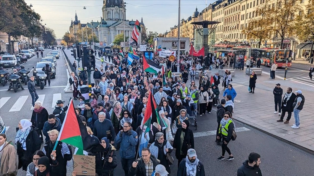 İsrail'in Gazze ve Lübnan'a saldırıları Stockholm'de protesto edildi