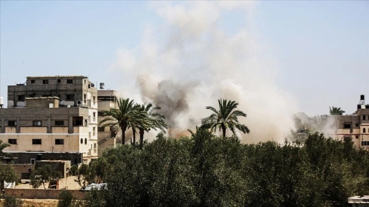 İsrail'in Gazze'de bir eve düzenlediği saldırıda Heniyye'nin kız kardeşi ile 9 kişi öldü