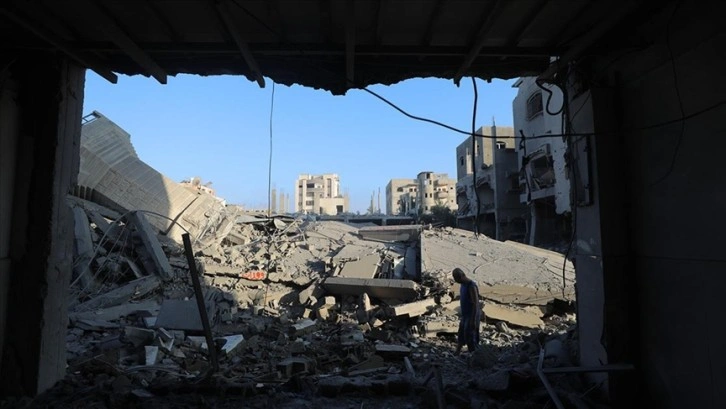 İsrail'in Gazze'de gece boyunca sürdürdüğü saldırılarda en az 10 Filistinli öldü
