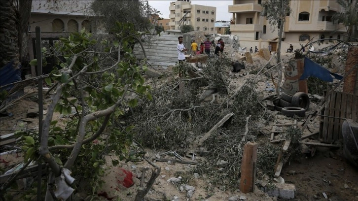 İsrail'in Gazze'ye yönelik hava saldırısında Nusayrat Belediye Başkanı dahil en az 5 kişi