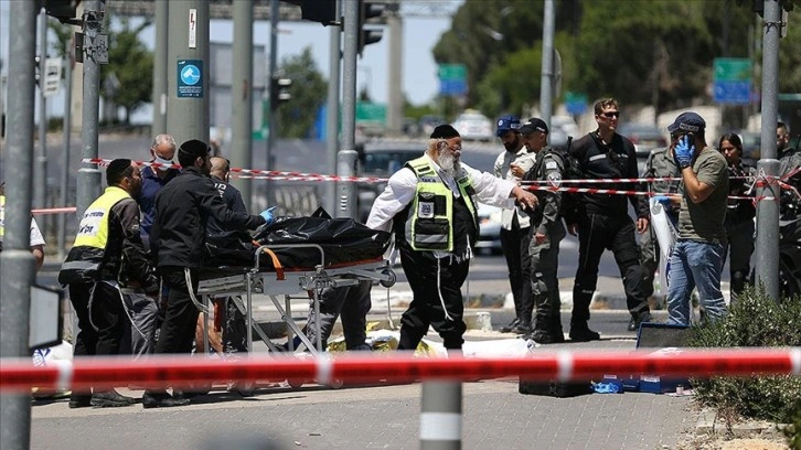 İsrail'in Holon kentinde düzenlenen bıçaklı saldırıda 2 İsrailli öldü iki kişi yaralandı