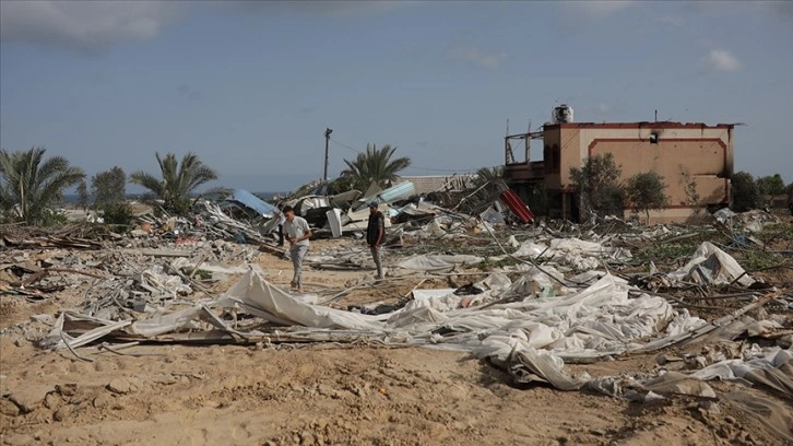 İsrail'in yerinden edilen Filistinlilerin sığındığı El-Mevasi bölgesine saldırısında 71 kişi öl