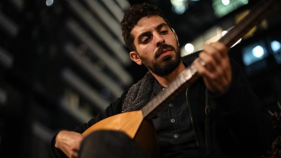 İsrailli Tom'un hayali Selda Bağcan'a bağlama çalmak