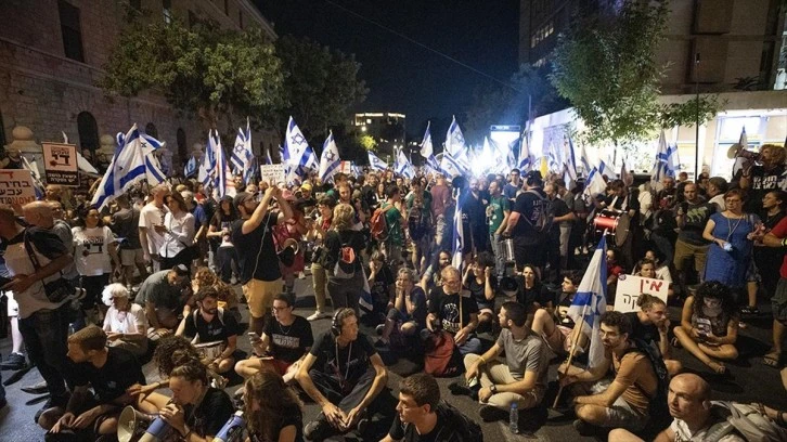 İsrailliler, esir takası anlaşması ve Netanyahu'nun istifası talepli gösterilerini ülke genelinde sürdürdü