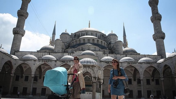 İstanbul'a ilk 6 ayda 4 milyon 385 bin turist geldi