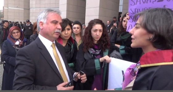 İstanbul Adliyesi'nden kadın avukatlara ’8 Mart’ jesti