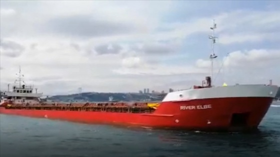 İstanbul Boğazı'nda 90 metrelik kuru yük gemisi makine arızası nedeniyle demirledi