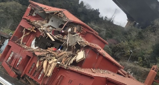 İstanbul Boğazı'nda kaza: Gemi yalıya çarptı