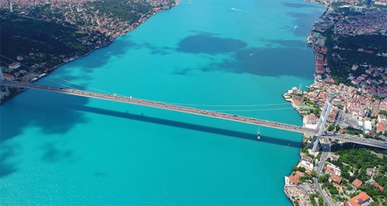 İstanbul Boğazı turkuaza büründü