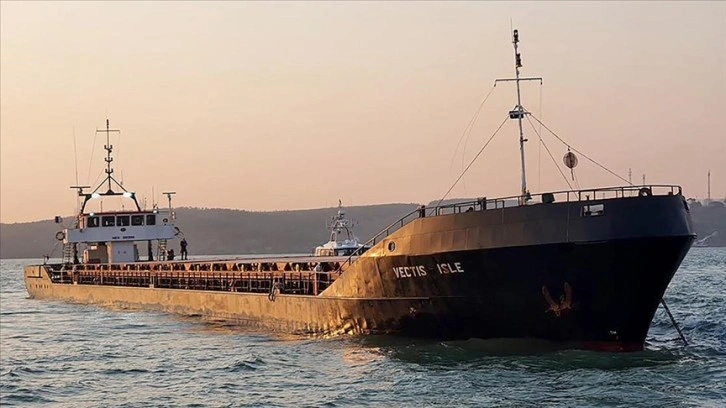 İstanbul Boğazı'nda balıkçı gemisi ile çatışan kargo gemisi kurtarıldı