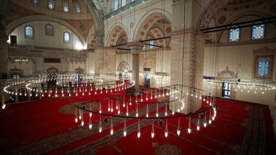 İstanbul'da 21 cami, Ayasofya Camisi açılışına gelenlere hizmet için sabaha kadar açık olacak