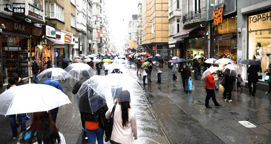 İSTANBUL'DA 3 SAATLİK GÖK GÜRÜLTÜLÜ SAĞANAK YAĞIŞ UYARISI