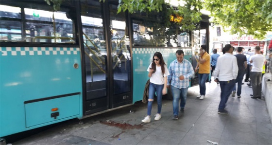 İstanbul’da akılalmaz kaza: 2 yaralı