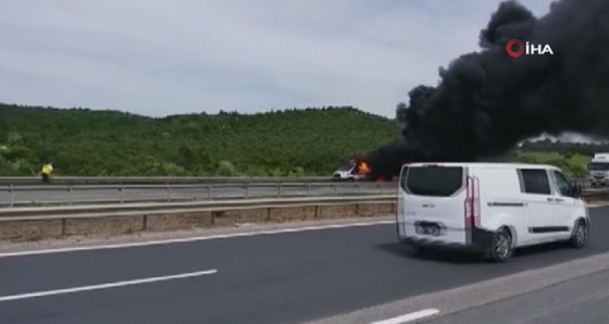 İstanbul'da alev alan ambulansta bir çocuk can verdi